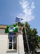Η πράσινη Σημαία κυματίζουσα στο Οικολογικό Γυμνάσιο Κοίμησης Η πράσινη Σημαία κυματίζουσα στο Οικολογικό Γυμνάσιο Κοίμησης